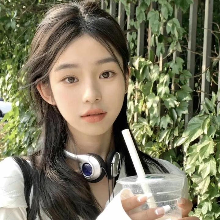 女帝还是小可怜，被我收养